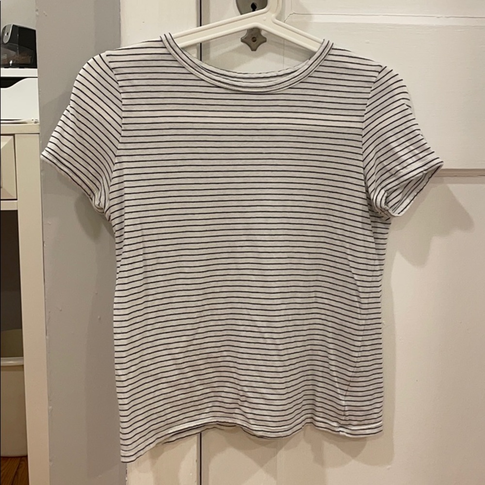 American Eagle White & Black Stripped T-Shirt XS